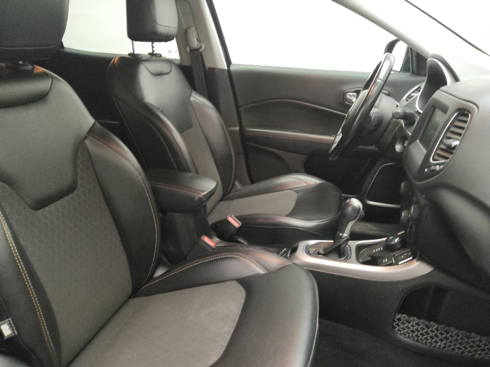 Used 2020 Jeep Compass Latitude AWD/4WD image 21