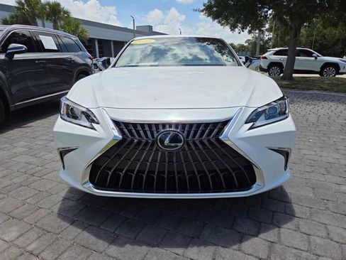 Used 2025 Lexus ES 300h w/ Technology Package FWD image 2