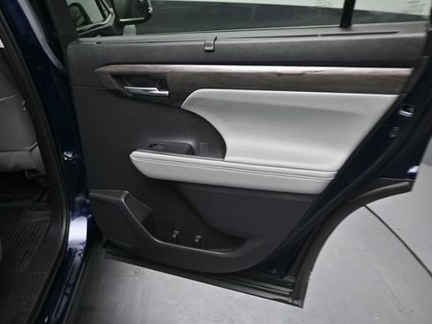 Certified 2024 Toyota Highlander Limited AWD/4WD image 24