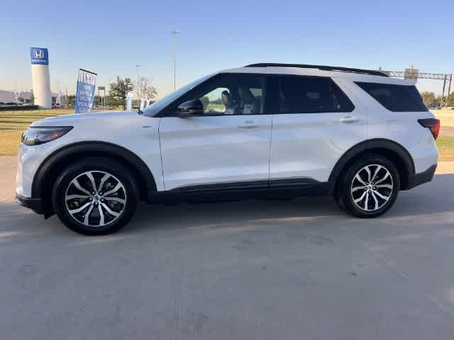 Used 2025 Ford Explorer ST-Line w/ Premium Package RWD image 4