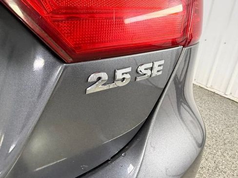Used 2011 Volkswagen Jetta SE FWD image 21