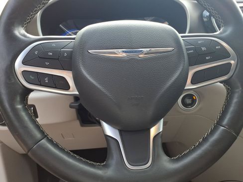 Used 2020 Chrysler Voyager LX w/ Cold Weather Group FWD image 13