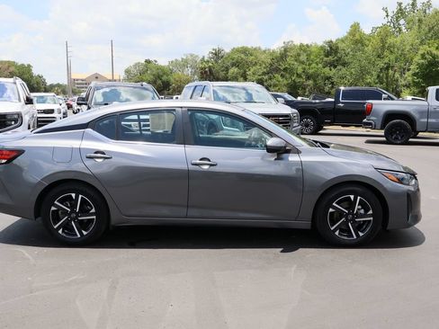 Used 2024 Nissan Sentra SV FWD image 10