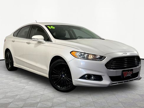 Used 2016 Ford Fusion SE w/ Equipment Group 202A FWD image 3