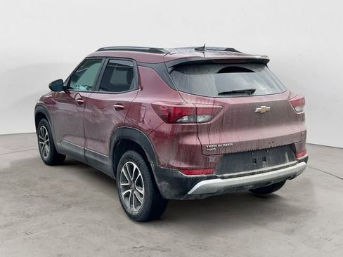 Used 2025 Chevrolet TrailBlazer LT image 3