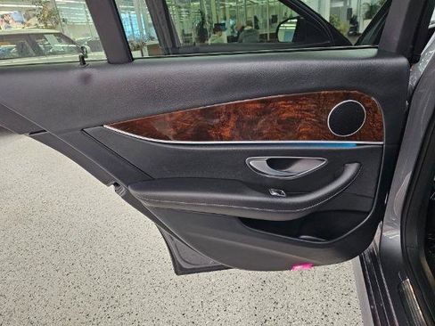 Used 2017 Mercedes-Benz E 300 4MATIC image 28