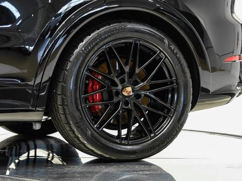 Used 2025 Porsche Cayenne GTS AWD/4WD image 75
