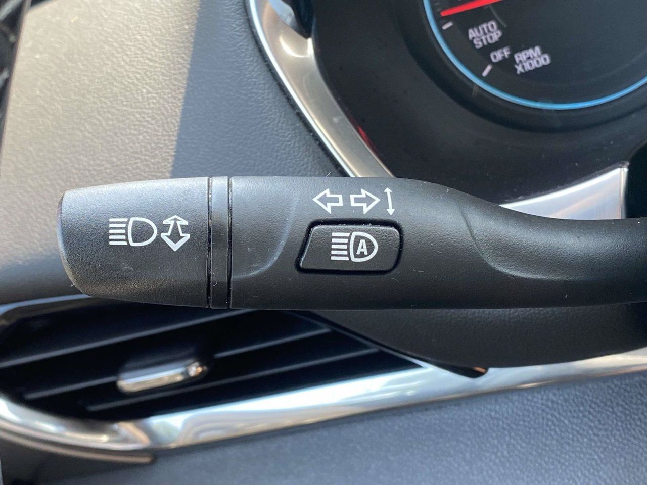 Used 2023 Chevrolet Traverse LT FWD image 22