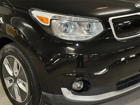 Used 2018 Kia Soul EV + w/ Sun & Fun Package image 10