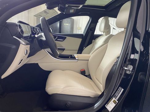 Used 2025 Mercedes-Benz C 300 4MATIC Sedan image 4