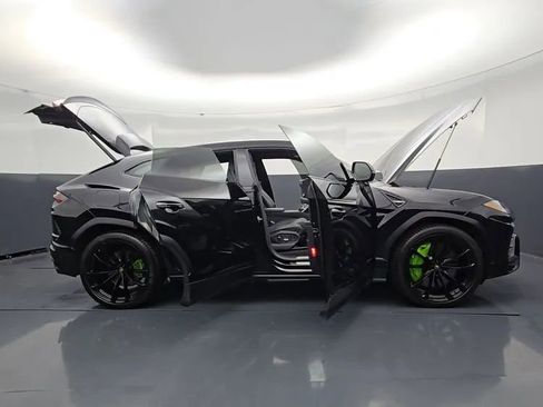 Used 2022 Lamborghini Urus AWD/4WD image 22