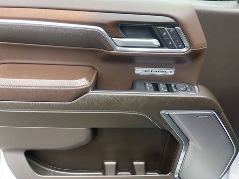 Used 2024 GMC Sierra 1500 Denali w/ Denali Reserve Package AWD/4WD image 8