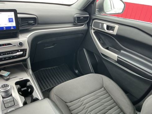 Used 2021 Ford Explorer XLT image 29