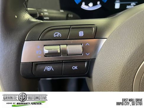 Used 2025 Hyundai Kona SEL AWD/4WD image 32