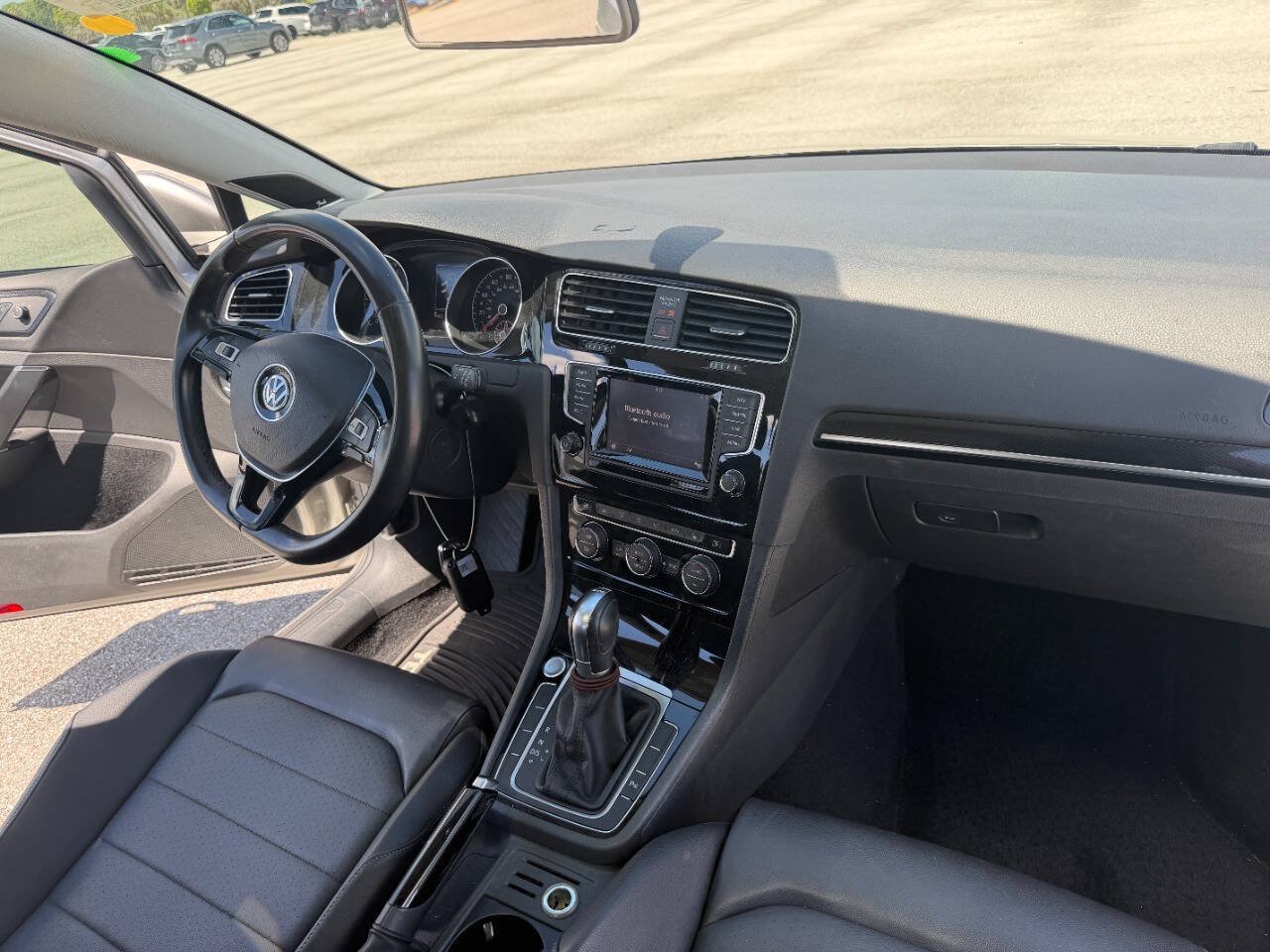 Used 2015 Volkswagen Golf TDI S FWD image 32