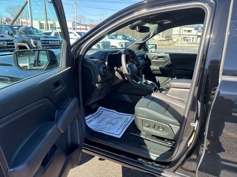 Certified 2025 Chevrolet Colorado Trail Boss w/ Off-Road Front Bumper Package image 10