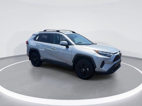 Used 2024 Toyota RAV4 XLE AWD/4WD image 2