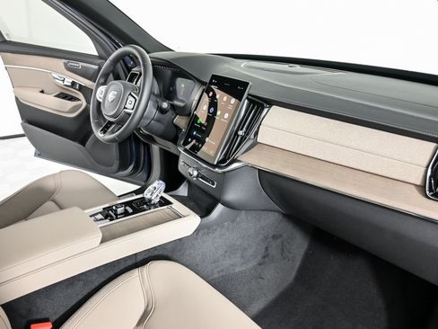New 2026 Volvo XC90 B6 Plus w/ Protection Package Premier image 25