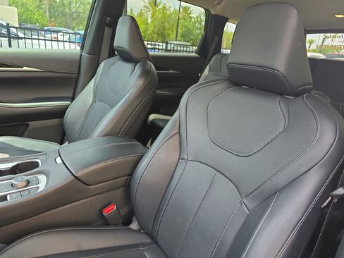 Certified 2024 INFINITI QX60 Pure image 17