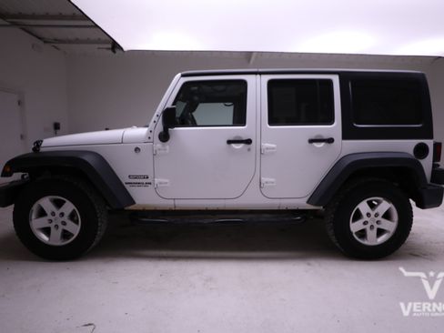Used 2013 Jeep Wrangler Unlimited Sport image 2