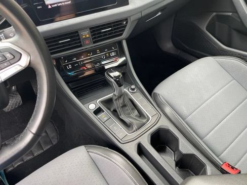 Used 2025 Volkswagen Jetta SE FWD image 25