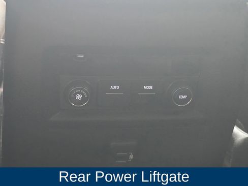 Used 2019 Chevrolet Traverse LT FWD image 16