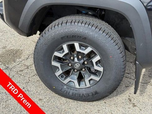 Used 2023 Toyota Tacoma TRD Off-Road w/ TRD Premium Off Road Package image 10