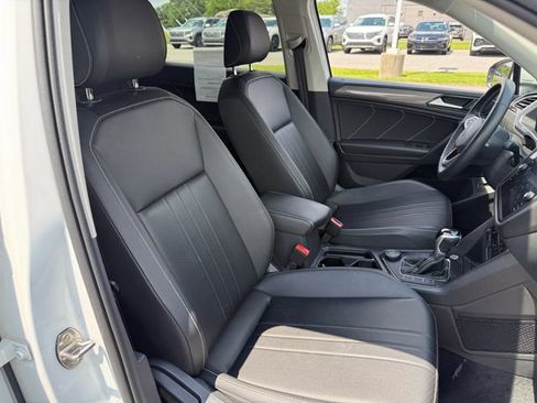 Used 2024 Volkswagen Tiguan SE AWD/4WD image 12