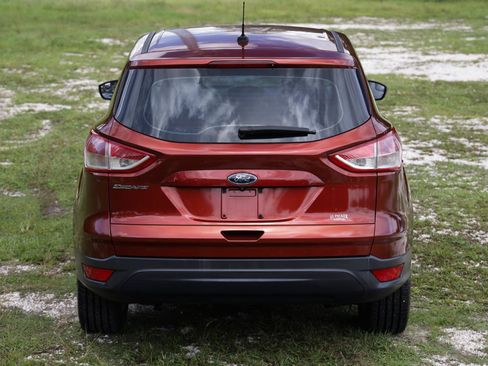 Used 2015 Ford Escape S FWD image 9