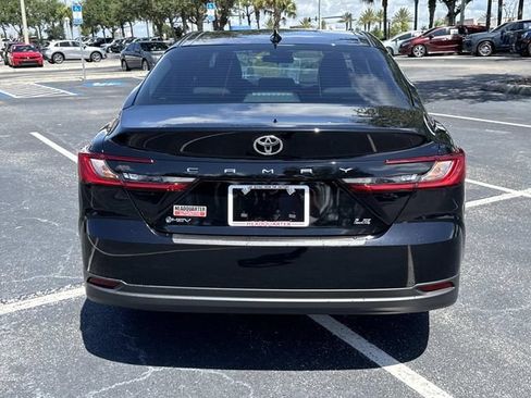 Used 2025 Toyota Camry LE FWD image 5