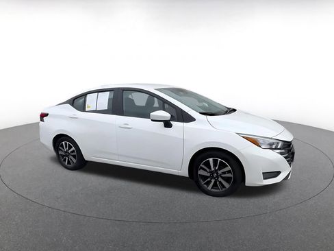 Used 2025 Nissan Versa SV FWD image 2