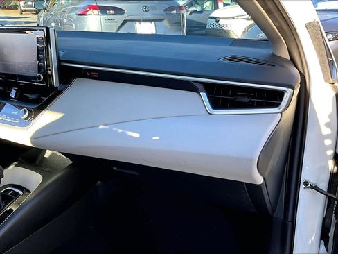 Certified 2021 Toyota Corolla LE image 16