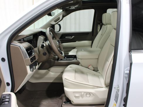 Used 2026 GMC Yukon Denali w/ Denali Reserve Package AWD/4WD image 3