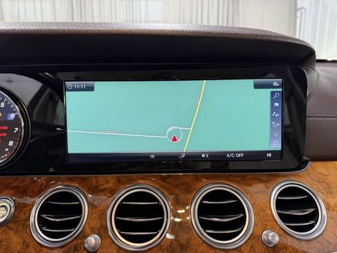 Used 2018 Mercedes-Benz E 400 4MATIC Sedan w/ Premium 3 Package (Q03) image 15