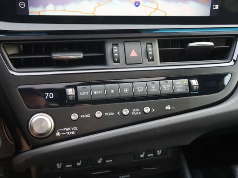 Certified 2022 Lexus ES 300h F Sport image 24