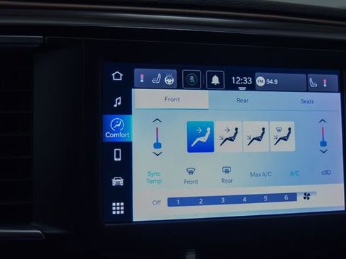 Used 2024 Chrysler Voyager LX FWD image 22