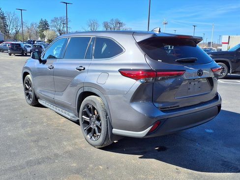 Used 2022 Toyota Highlander L image 32
