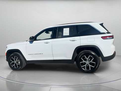 Used 2025 Jeep Grand Cherokee Limited w/ Trailer Tow Package image 17