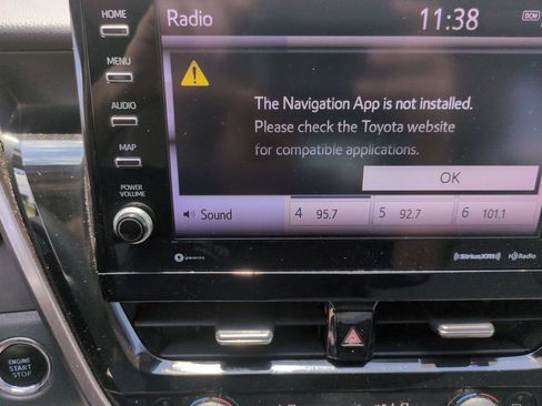 Used 2021 Toyota Camry XLE FWD image 27