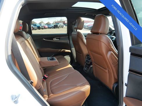 Used 2023 Lincoln Nautilus Reserve AWD/4WD image 12
