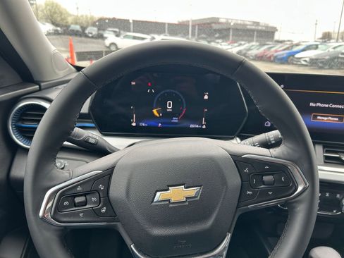 Used 2025 Chevrolet Trax LT w/ LT Convenience Package image 29