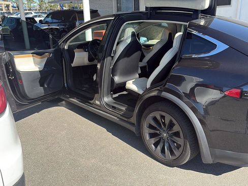 Used 2018 Tesla Model X 100D image 11