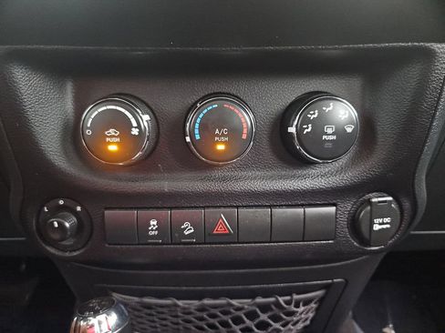 Used 2016 Jeep Wrangler Unlimited Sport w/ Quick Order Package 24S AWD/4WD image 31