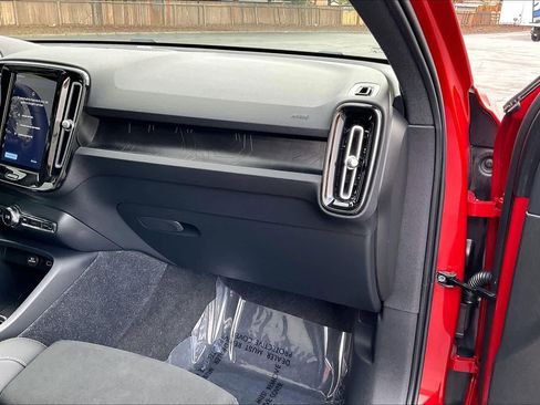 Used 2023 Volvo C40 P8 Recharge Ultimate w/ Protection Package Premier image 19