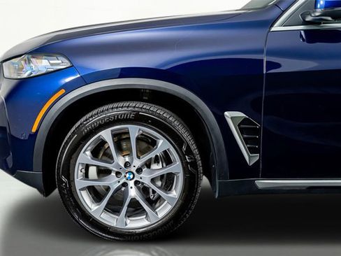 Used 2024 BMW X5 xDrive40i w/ Premium Essential Package image 17