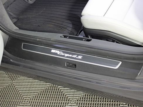Certified 2024 Porsche 911 Targa 4S w/ Premium Package AWD/4WD image 25