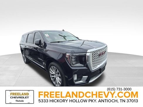 Used 2022 GMC Yukon XL Denali w/ Denali Premium Package AWD/4WD image 1