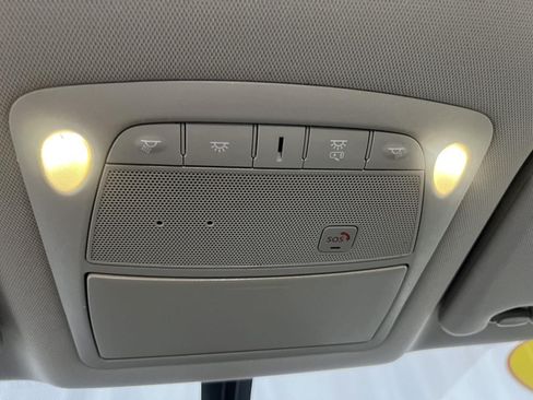 Used 2019 Nissan Pathfinder SL AWD/4WD image 18