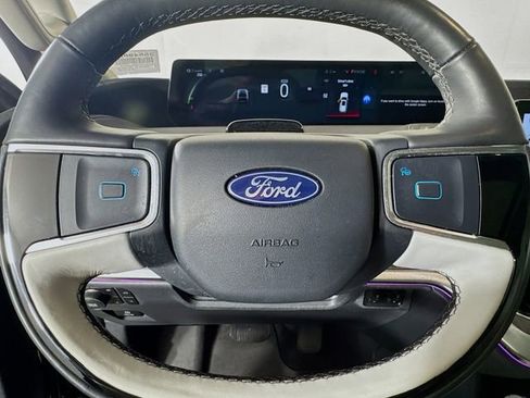 Certified 2025 Ford Expedition Max Platinum w/ Platinum Ultimate Package image 13