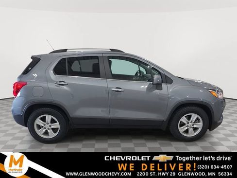 Used 2019 Chevrolet Trax LT w/ LT Convenience Package FWD image 1